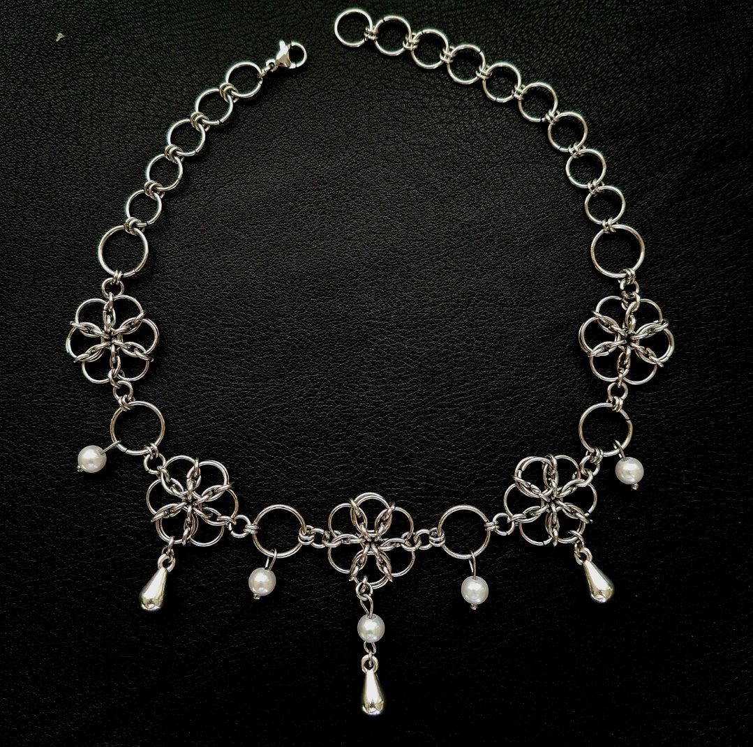 Wisteria Chocker