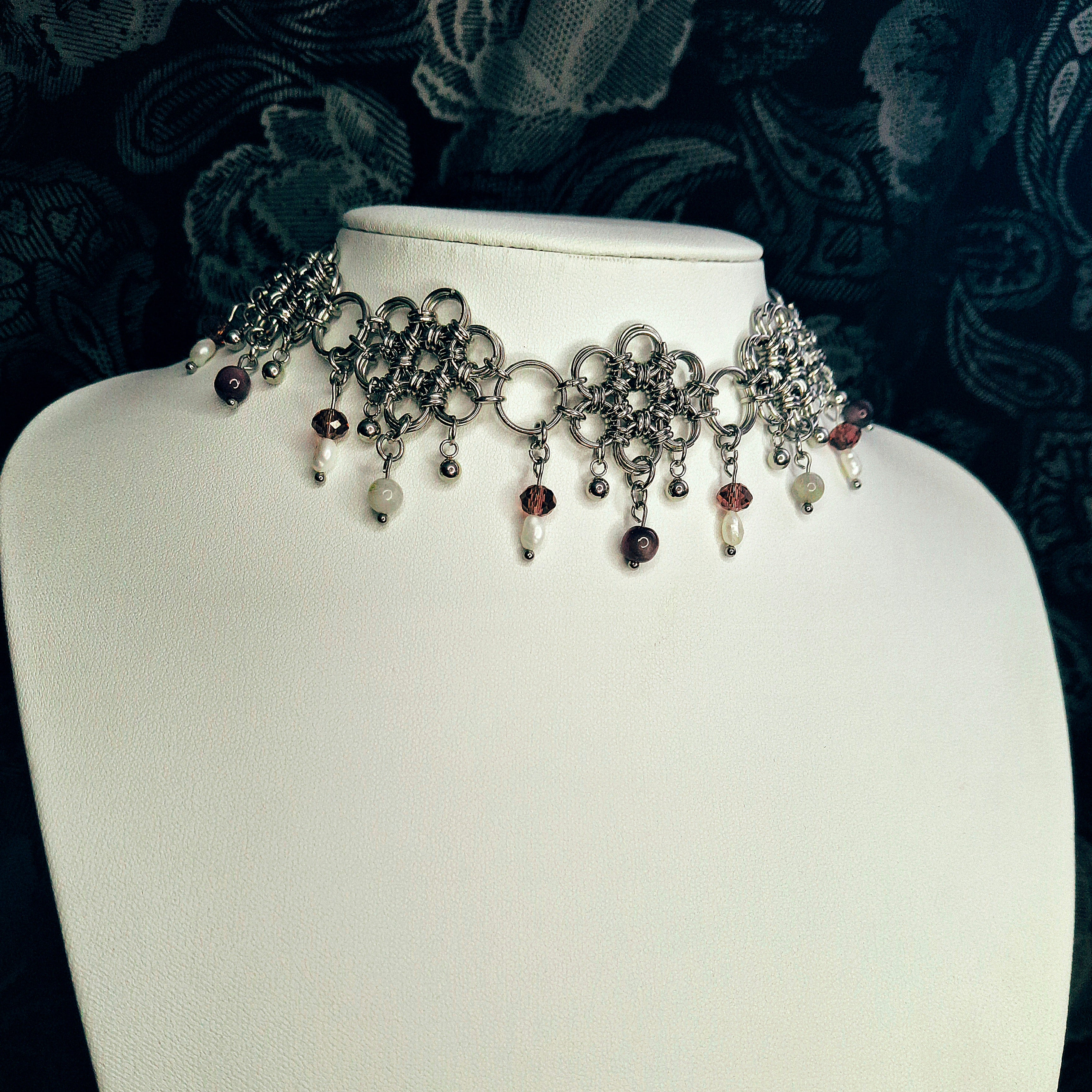 Magnolia Chocker